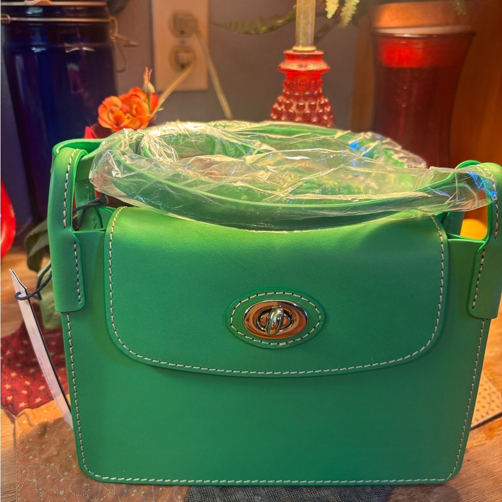 Dooney & Bourke Sweety Leather Pinky Bag/w Dust Cover/ No Low Offers Please!
